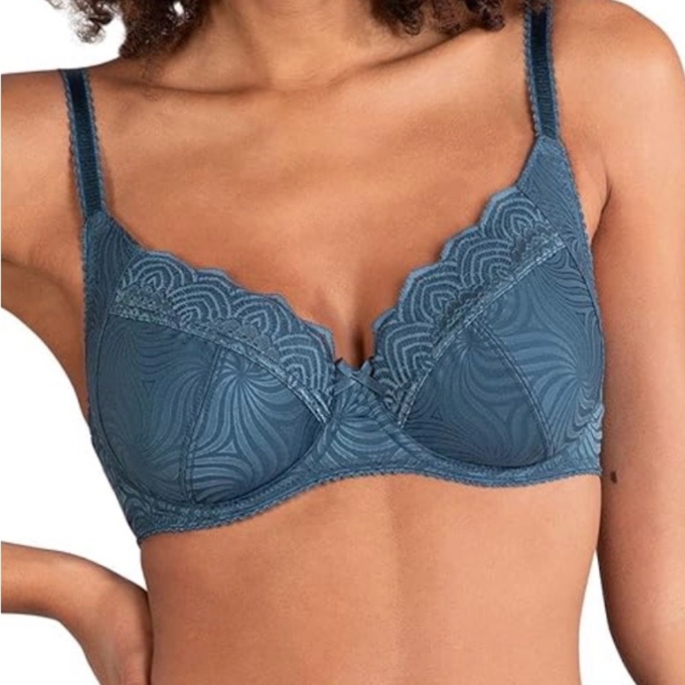 Naturana Lace Underwire Bra size 105C / UK 46C